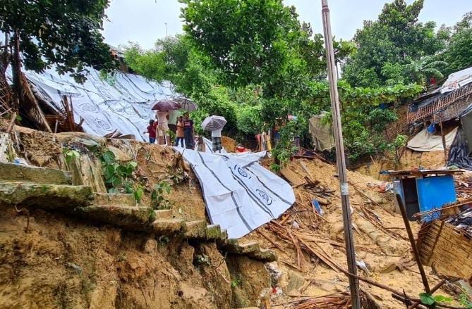 Five killed in landslide triggered by heavy rain in Bangladesh