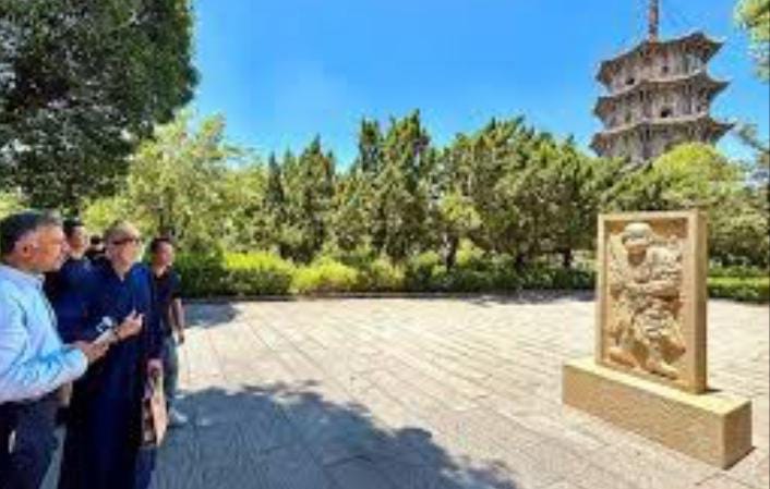 Indian Ambassador Visits Historic Kaiyuan Temple in China