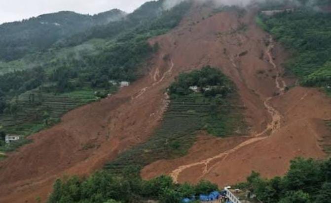 Landslide buries 16 people as severe weather hits China
