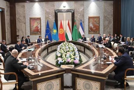 Uzbek Foriegn Minister Calls for Intl Efforts to Prevent Afghan Isolation