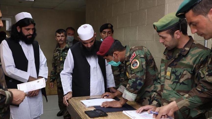 Taliban set free 30 captive Afghan Security Personnel
